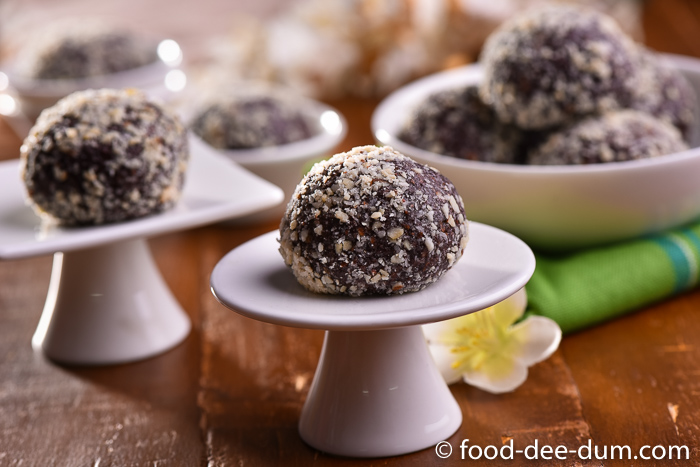 Food-Dee-Dum-Chocolate-Almond-Balls-Recipe-9